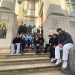 Alunos do 11.º ano de Técnico de Desporto exploram história democrática na exposição “Às armas ou às urnas”