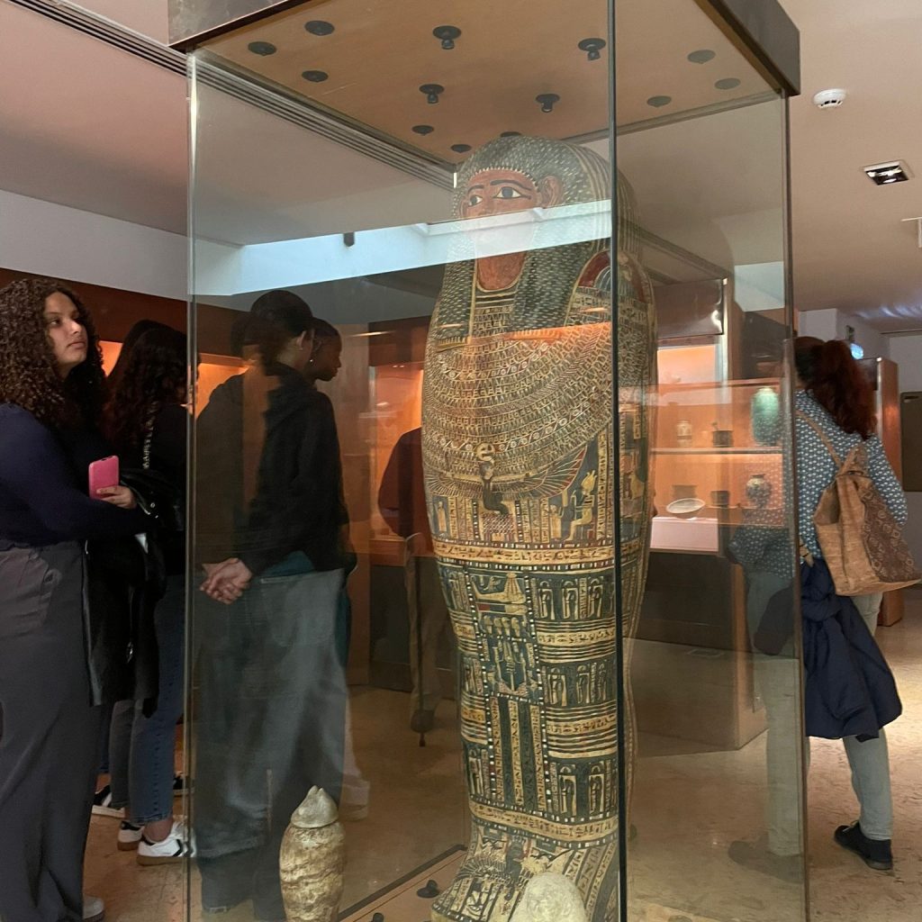 Visita ao Museu da Farmácia para aprofundar conhecimentos em Cosmetologia photo