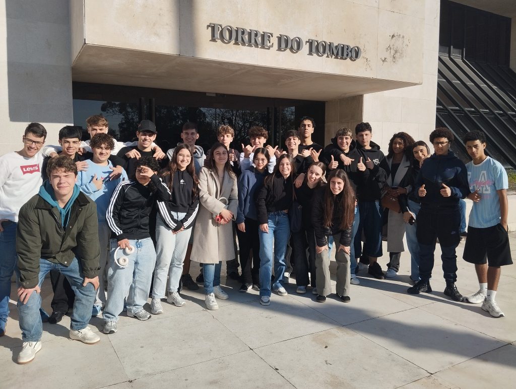 Alunos exploram democracia na Torre do Tombo